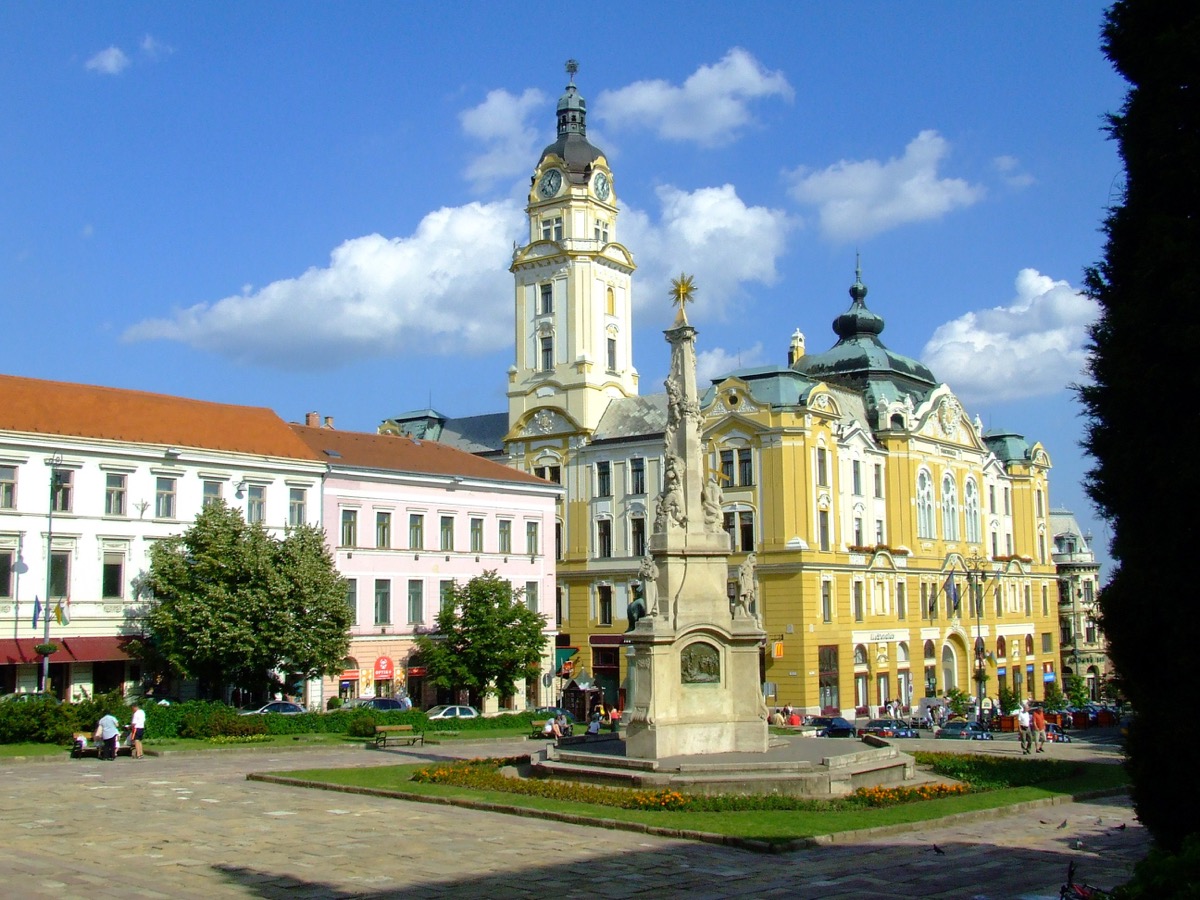 Széchenyi Square & Mosque of Pasha Qasim